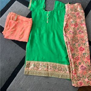 Shirt length 36 , chest 17 1/2 waist 15 hip 19 ,  arm length5. trouser length 37